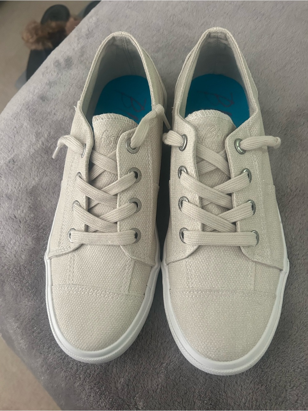 NEW NEVER WORN-Blowfish Malibu Women’s Casual Canvas Sneakers in Light Beige